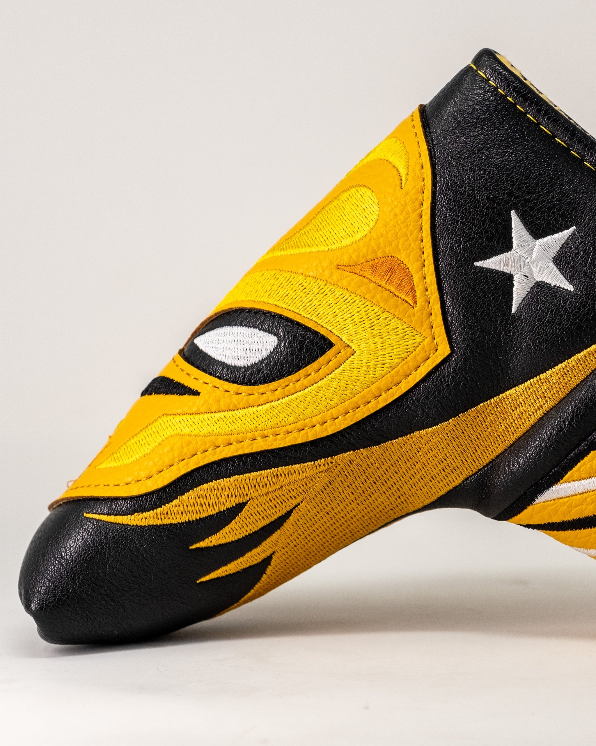 Pins and Aces Lucha Libre Mask Blade Putter Cover - Thumbnail 2